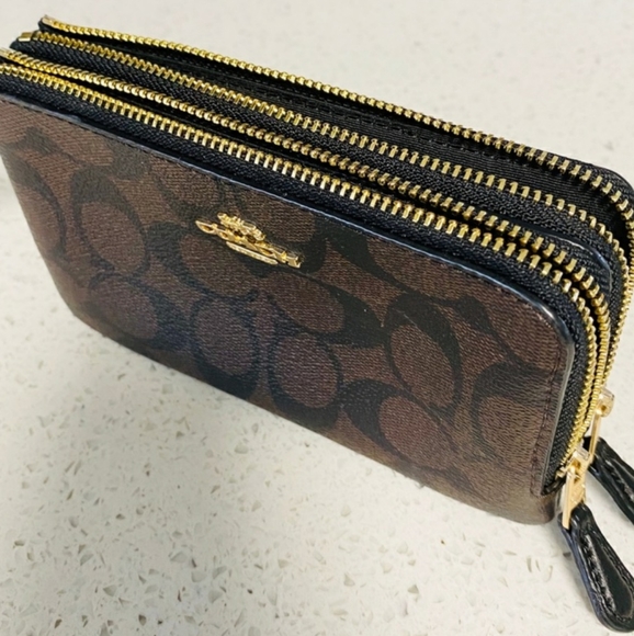 ♥️ COACH DOUBLE ZIP WRISTLET♥️❗NEW WITH TAGS ♥️❗ - Picture 6 of 9